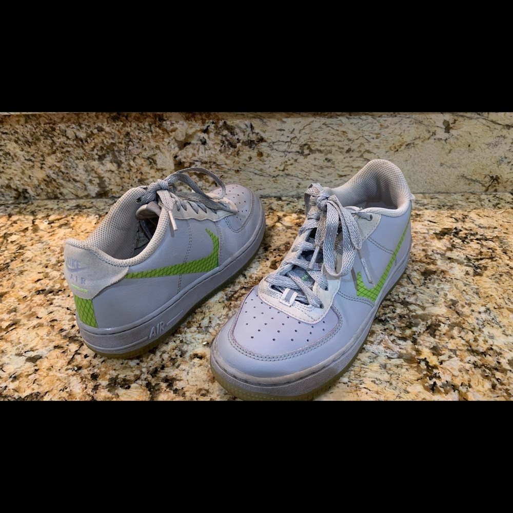Nike Air Force 1’s. Wolf gray and green size 4